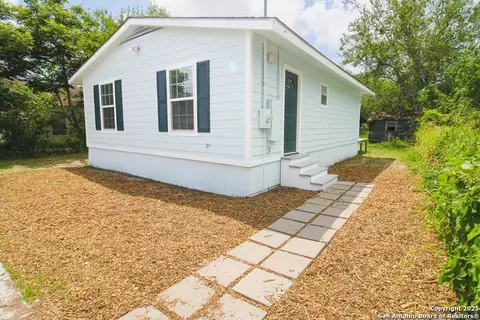 805 Stamper, Beeville, TX 78102