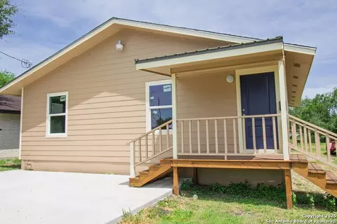 806 W Powell, Beeville, TX 78102