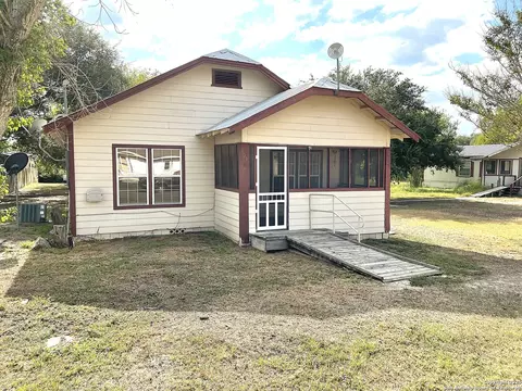 303 Milam, Pettus, TX 78146