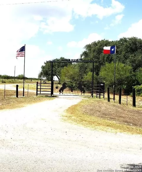 1121 Colony Dr, Beeville, TX 78102