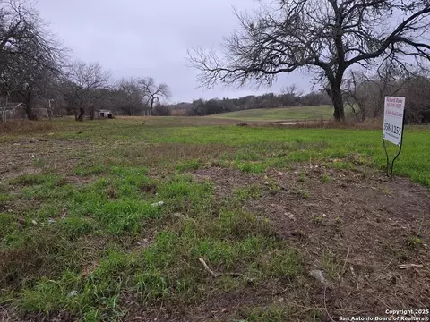 809 W Carter, Beeville, TX 78102