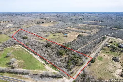 8684 Mineral Cemetery Rd, Beeville, TX 78102