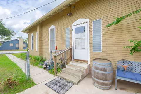 Exterior - 301 Jefferson Dr, Devine, TX 78016 photo 2 of 8