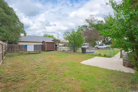 Exterior - 301 Jefferson Dr, Devine, TX 78016 photo 6 of 8