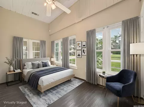 Bedroom - 301 Jefferson Dr, Devine, TX 78016 photo 3 of 5