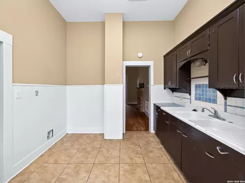 Entry Way - 301 Jefferson Dr, Devine, TX 78016 photo 1 of 2