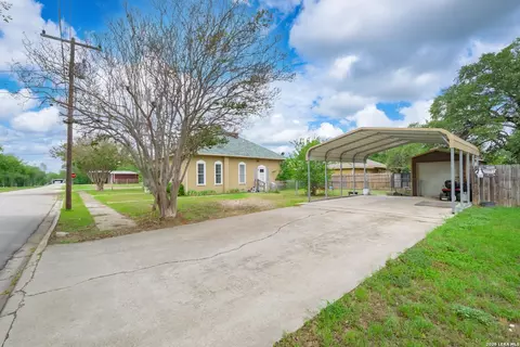 Exterior - 301 Jefferson Dr, Devine, TX 78016 photo 8 of 8