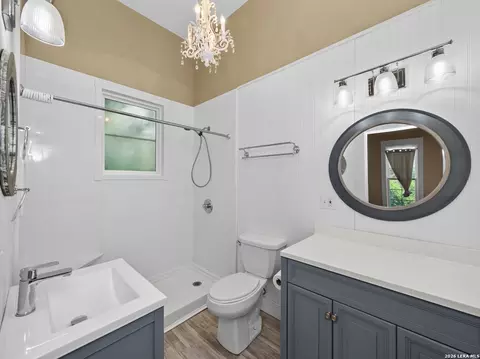 Bath - 301 Jefferson Dr, Devine, TX 78016 photo 1 of 5