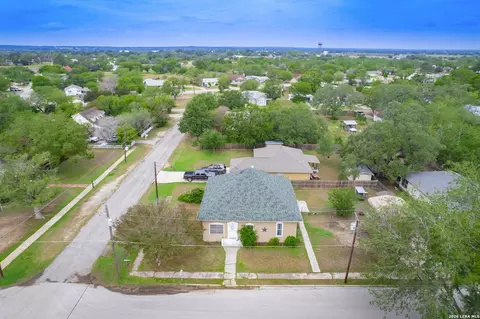 View/Area - 301 Jefferson Dr, Devine, TX 78016 photo 1 of 2