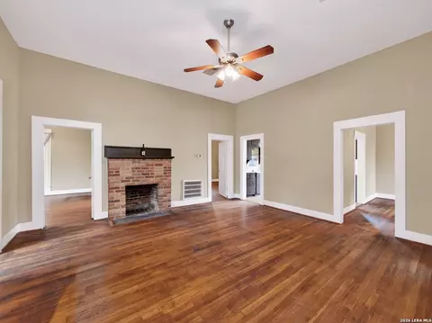 Living - 301 Jefferson Dr, Devine, TX 78016 photo 3 of 4