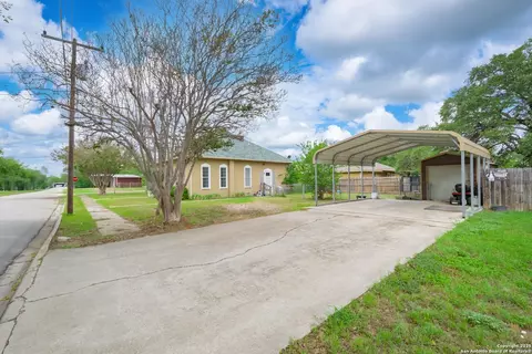 Other - 301 Jefferson Dr, Devine, TX 78016 photo 4 of 6