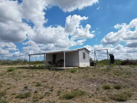 000 Fritter Ln, Brackettville, TX 78832