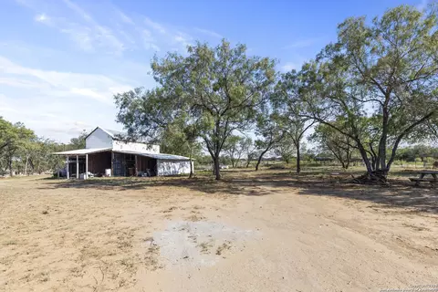 Exterior - 944 County Road 769, Devine, TX 78016 photo 7 of 8