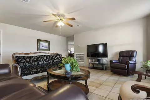 Living - 944 County Road 769, Devine, TX 78016 photo 2 of 3