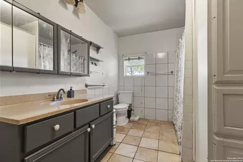 Bath - 944 County Road 769, Devine, TX 78016 photo 2 of 2