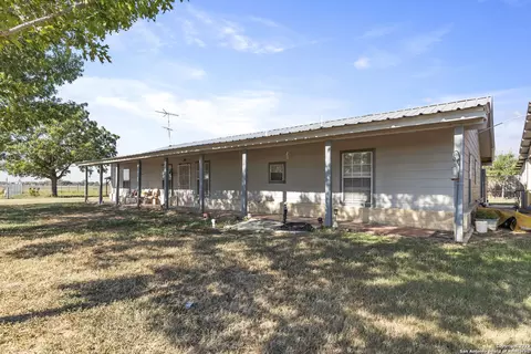 Exterior - 944 County Road 769, Devine, TX 78016 photo 4 of 8