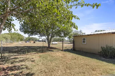 Exterior - 944 County Road 769, Devine, TX 78016 photo 6 of 8