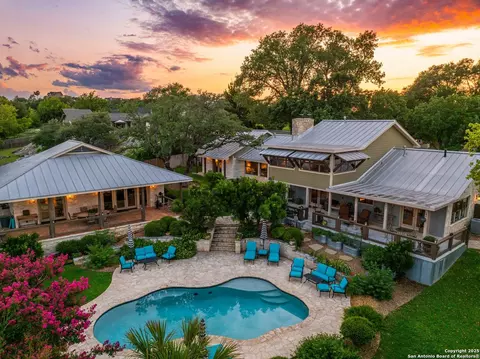 407 Spring Ml, Kerrville, TX 78028