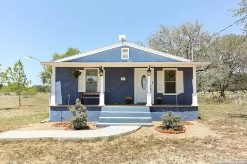 90 Clear Lake Loop, Poteet, TX 78065