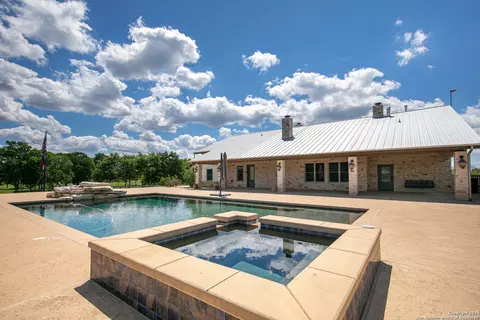 9560 Old Colony Line, Dale, TX 78616