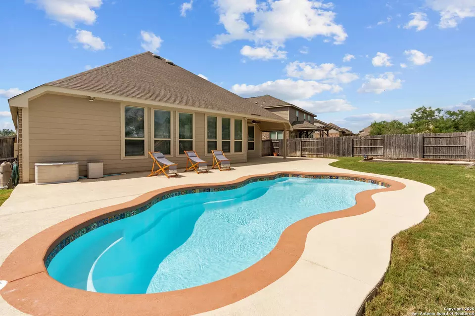 Exterior - 944 Raceland Rd, San Antonio, TX 78245 photo 7 of 10