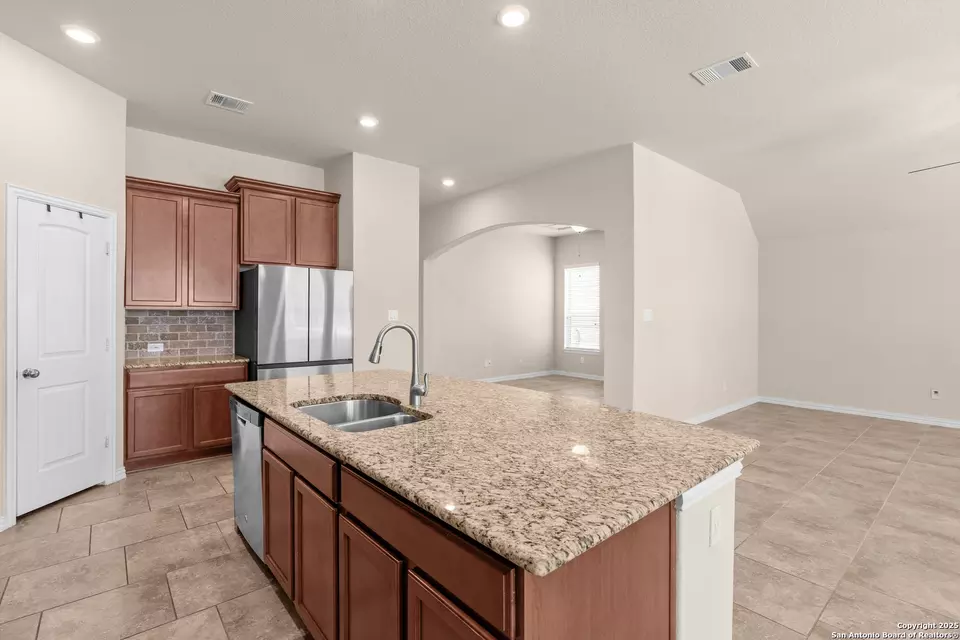 Entry Way - 944 Raceland Rd, San Antonio, TX 78245 photo 6 of 9