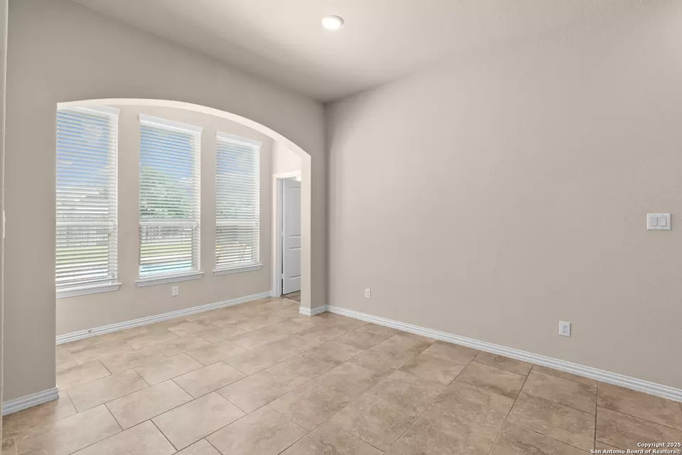Living - 944 Raceland Rd, San Antonio, TX 78245 photo 6 of 8