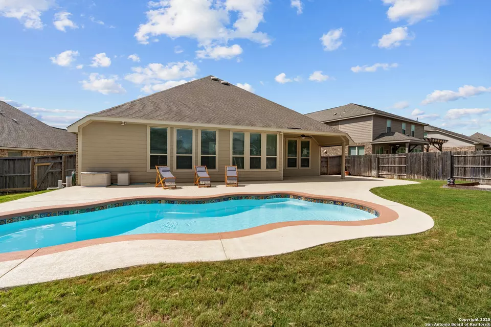 Exterior - 944 Raceland Rd, San Antonio, TX 78245 photo 6 of 10