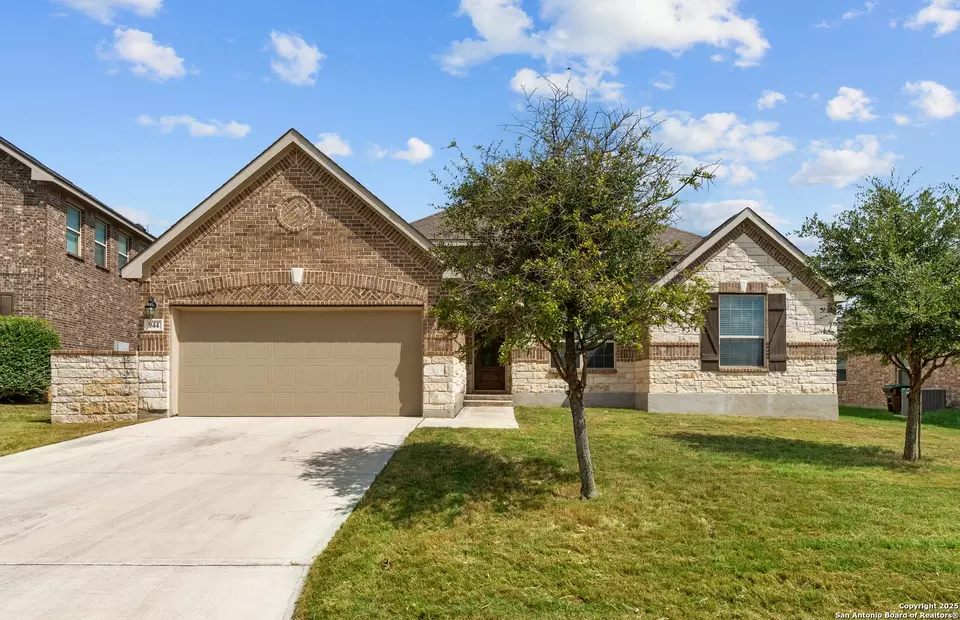 Exterior - 944 Raceland Rd, San Antonio, TX 78245 photo 3 of 10