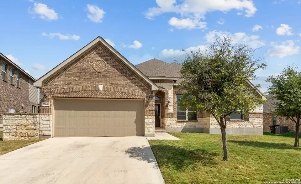 Exterior - 944 Raceland Rd, San Antonio, TX 78245 photo 2 of 10