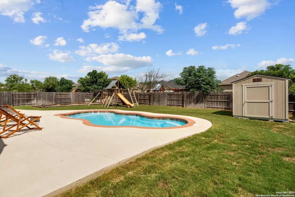 Exterior - 944 Raceland Rd, San Antonio, TX 78245 photo 9 of 10