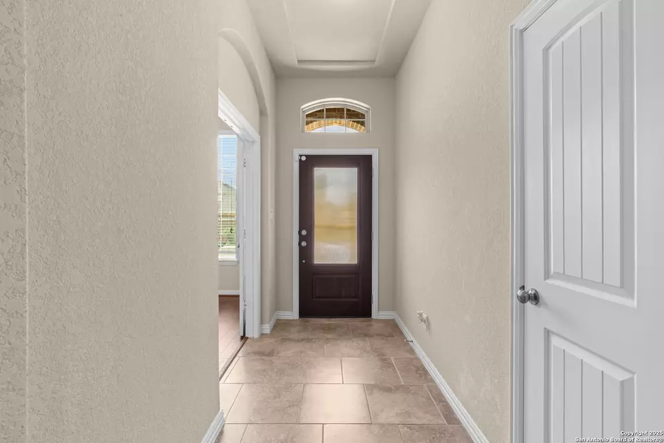Entry Way - 944 Raceland Rd, San Antonio, TX 78245 photo 2 of 9