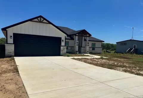 48 Grey Fox, Poteet, TX 78065