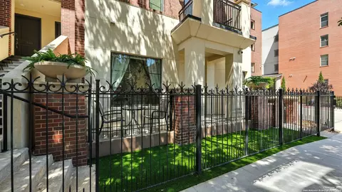 215 Center #109, San Antonio, TX 78202