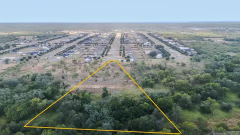 193 E Medium Meadow Dr, Lytle, TX 78052