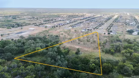 193 E Medium Meadow Dr, Lytle, TX 78052 photo 13