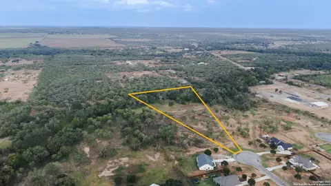 193 E Medium Meadow Dr, Lytle, TX 78052 photo 7
