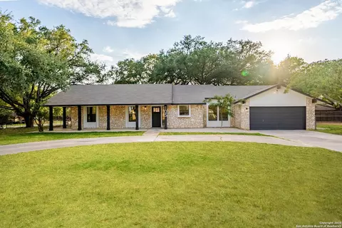 105 Oak Crst, La Vernia, TX 78121