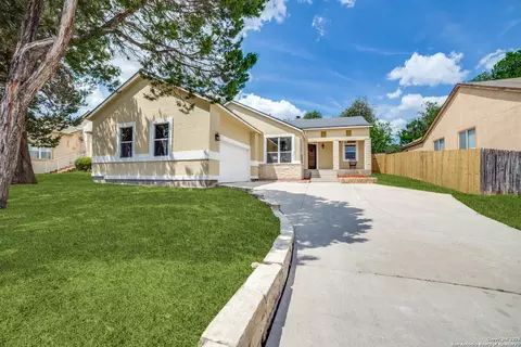 8423 Hera, Universal City, TX 78148