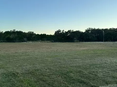 302 Summit Dr, Leakey, TX 78873