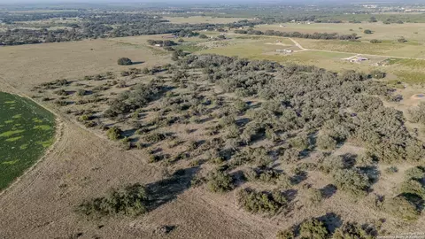 000 County Road 777, Devine, TX 78016 photo 3