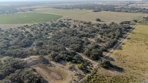 000 County Road 777, Devine, TX 78016 photo 4