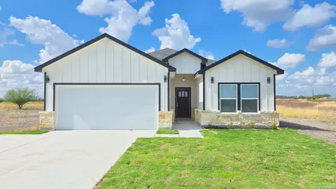 802 Cr 520, Dhanis, TX 78850