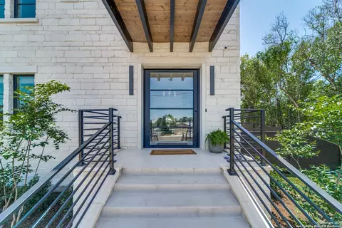 401 Oak Park Dr UNIT B, Boerne, TX 78006