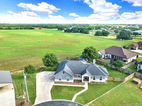 112 Park Way, Poth, TX 78147