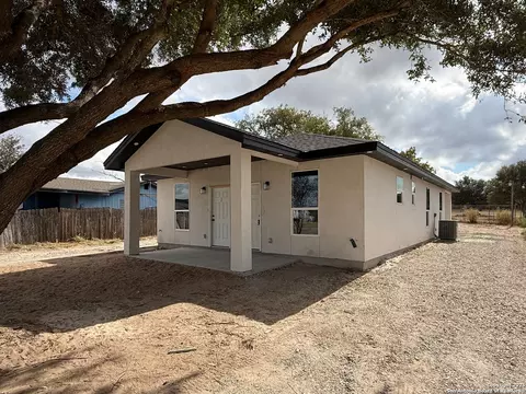 3274 N Ih 35, Natalia, TX 78059