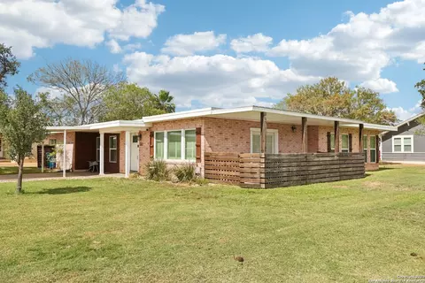 100 N Carroll, Poth, TX 78147