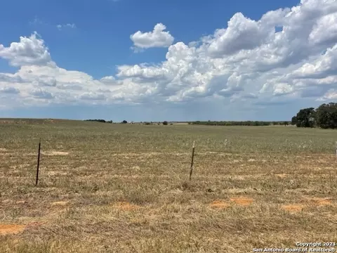 655 County Road 232, Floresville, TX 78114