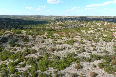 29 Oak Bnd, Rocksprings, TX 78880
