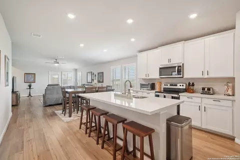 1281 Carl Gln, New Braunfels, TX 78130